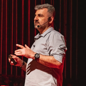 Wagner Arbex, professor